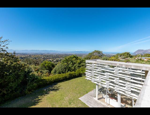 5 BEDROOM FREEHOLD TO LET IN CONSTANTIA